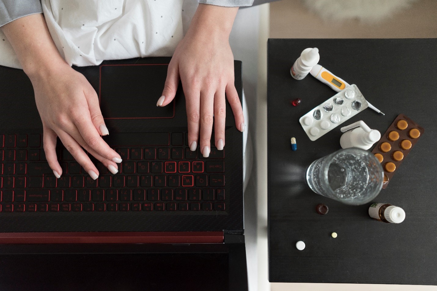 Late-Night Health Decisions: Why Online Pharmacies Matter When Clinics Are Closed